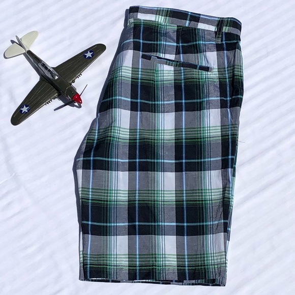 Casual Plaid Shorts - Picture 2 of 6